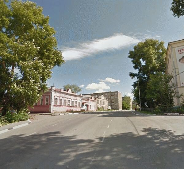 Банкомат Уральского Банка Реконструкции и Развития по адресу ул. Карла Маркса,  д. 1